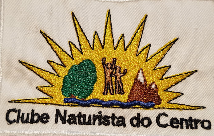 Pach fundo branco do Clube Naturista do Centro